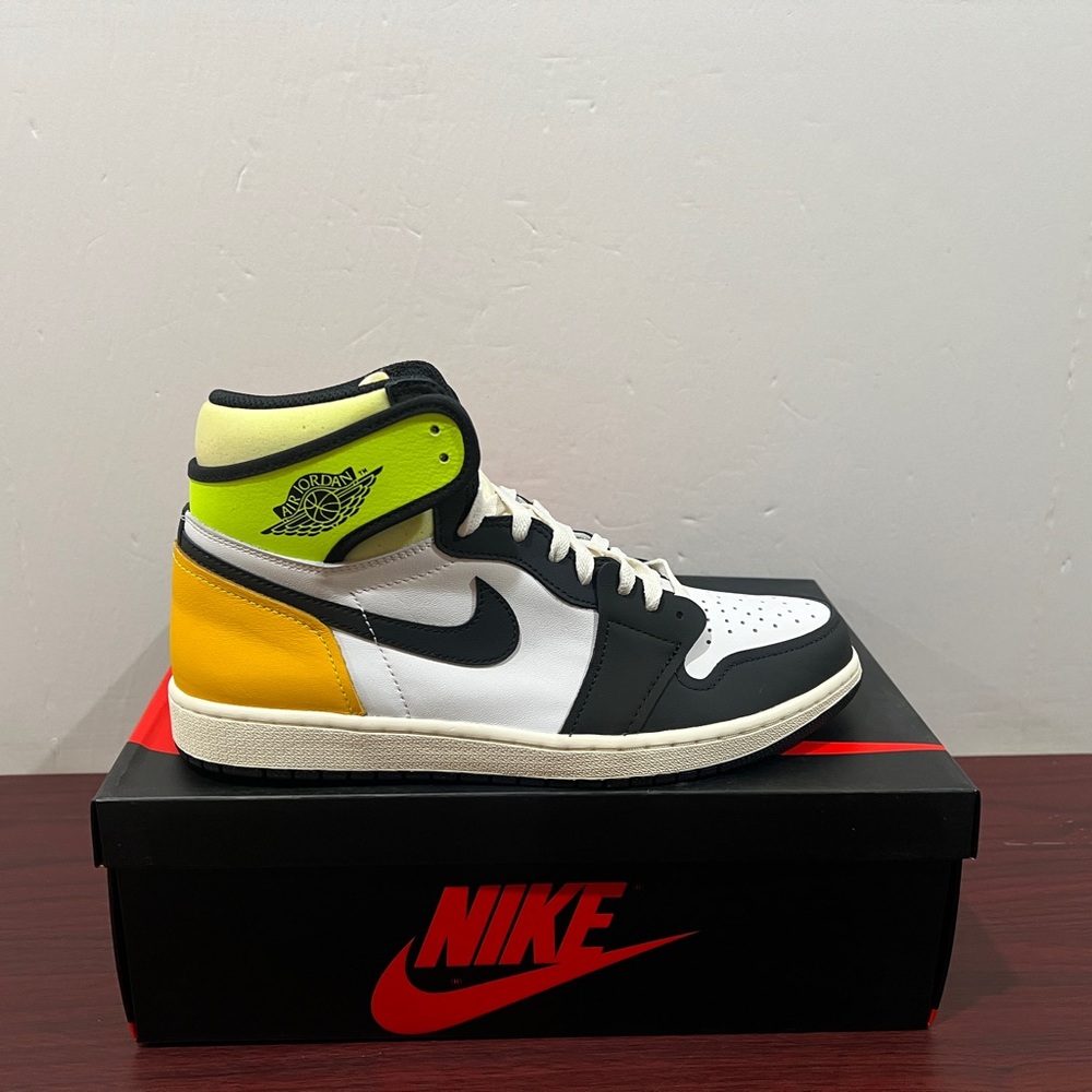 Air Jordan 1 Retro High OG, 555088-118, Volt